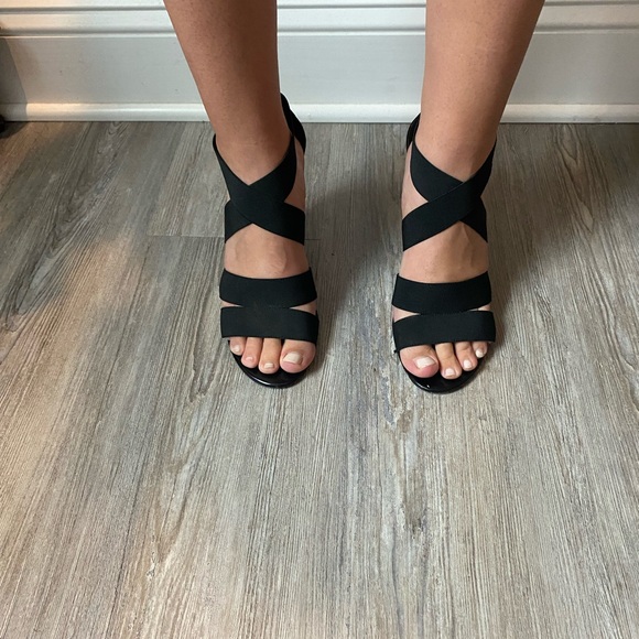 Bandolino Black Wedged High Heels Elastic Crisscrossing Straps Size 8M - Picture 2 of 13